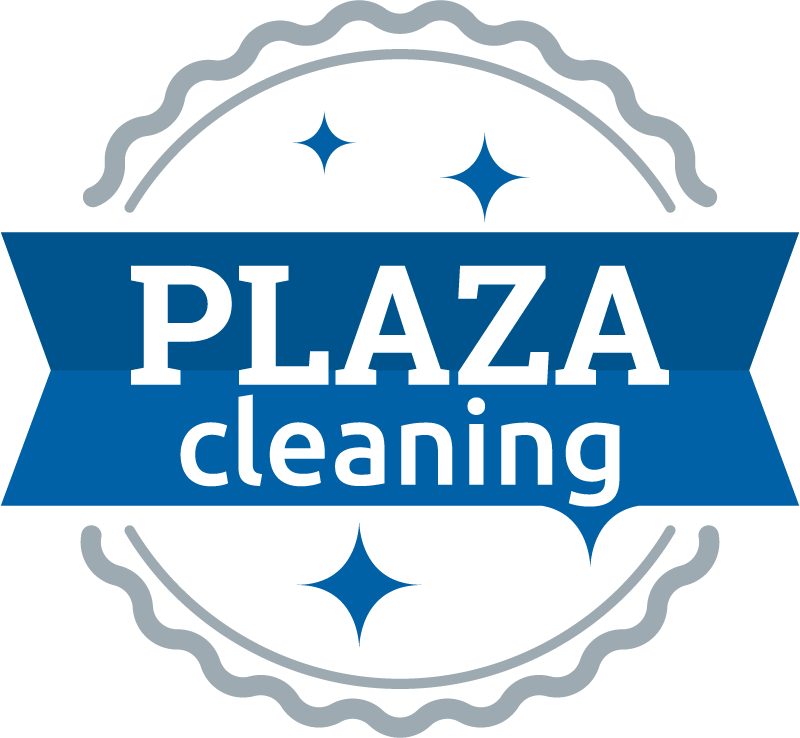 Firmensymbol der PLAZA Cleaning GmbH. Eines Reinigungsservices aus Maintal zwischen Hanau und Frankfurt. Über einem grauen Stempel funkeln blaue Sterne dank Sauberkeit nach Reinigungsarbeiten. Darüber liegt ein Fähnchen mit der Aufschrift PLAZA cleaning.